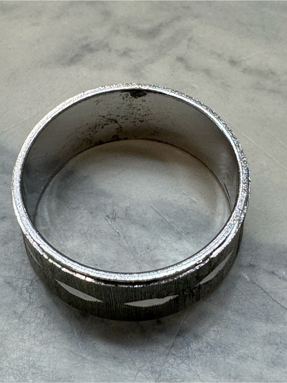 Men’s Silver Tone Textured Band Ring Size 12 Wide Statement Ring - Picture 3 of 7
